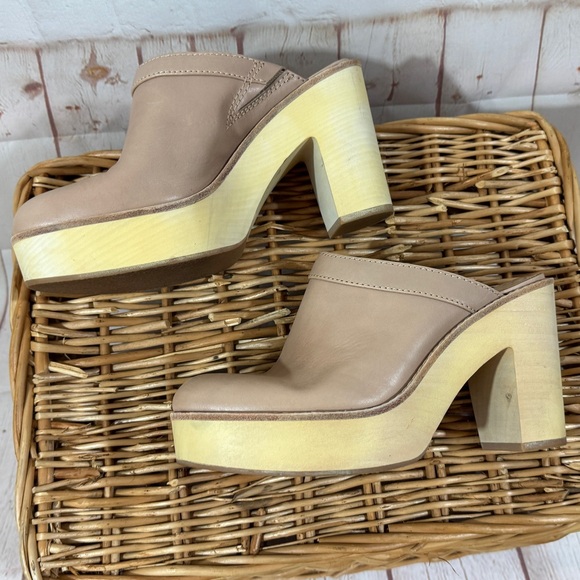 ANTONIO MELANI Kimberly Whitman Beige Tan Leather Wooden Clogs Mules Heels 7.5 - Picture 3 of 12
